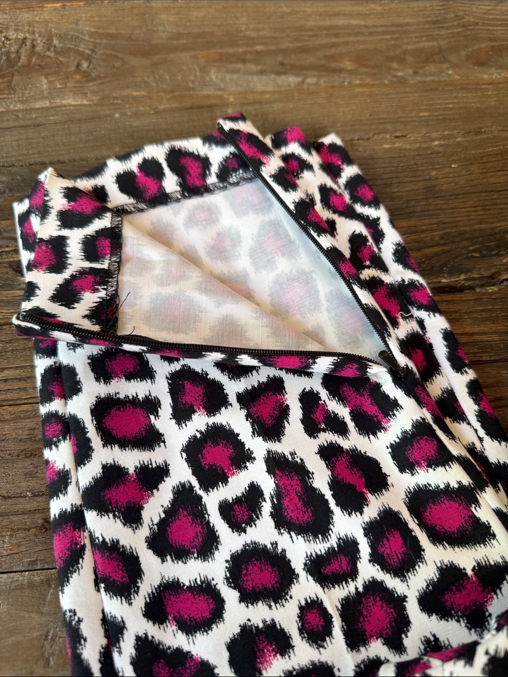 Michael Kors mid rise pink black leopard print stretch tapered pants NWOT size 8 - Picture 6 of 9